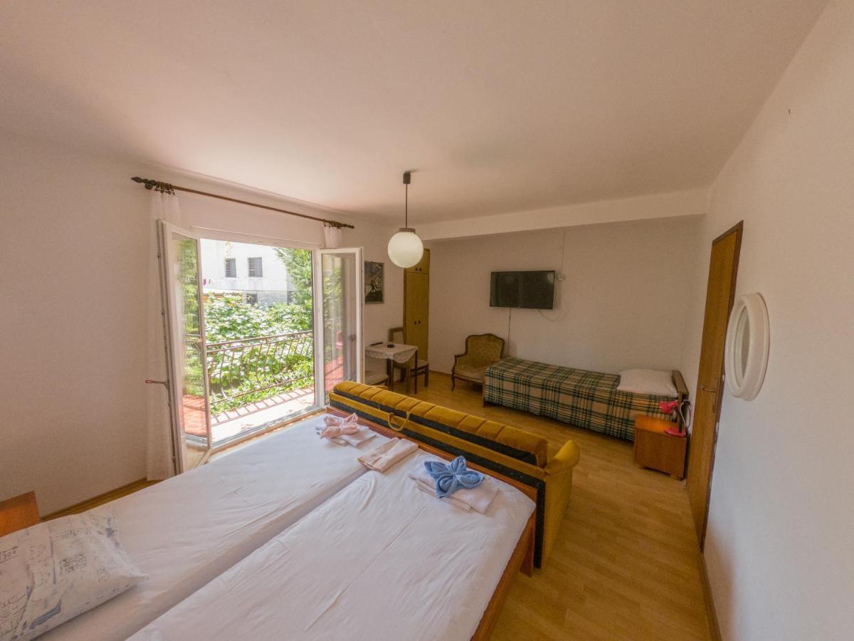 Villa Ivanka Murter Ap B Sa Grijanim Bazenom I Besplatnim Parkingom Exterior photo